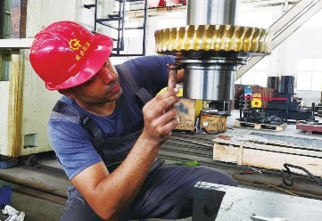 福建成功機(jī)床敢叫“紅?！弊儭八{(lán)海”